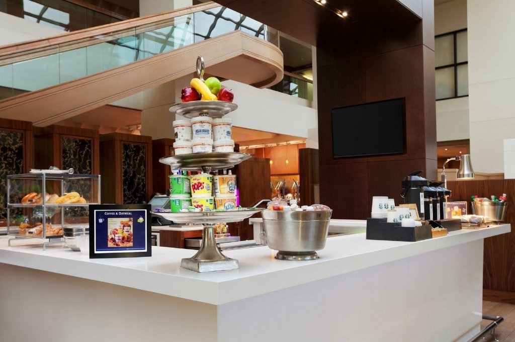 Фото Hilton Miami Airport Blue Lagoon