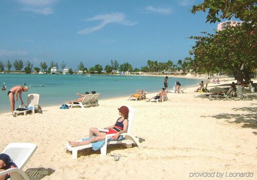Гостиница Rooms on the Beach Ocho Rios