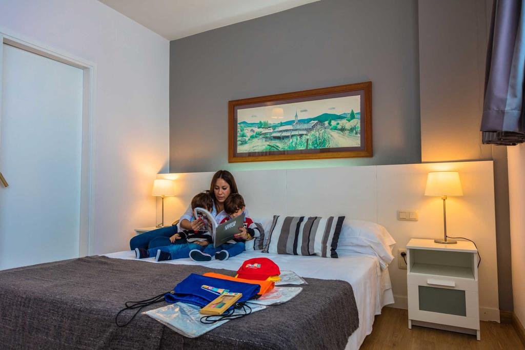 Фото Aparthotel Atenea Barcelona