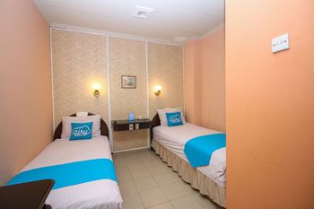 Фото Airy Asemka Toko Tiga Seberang 27 Jakarta