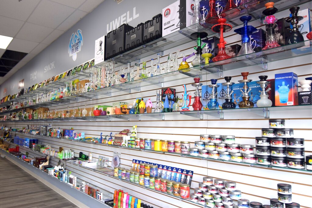 Tobacco and smoking accessories shop The Vapor Shoppe Smoke & Alternative Plus, State of Michigan, photo