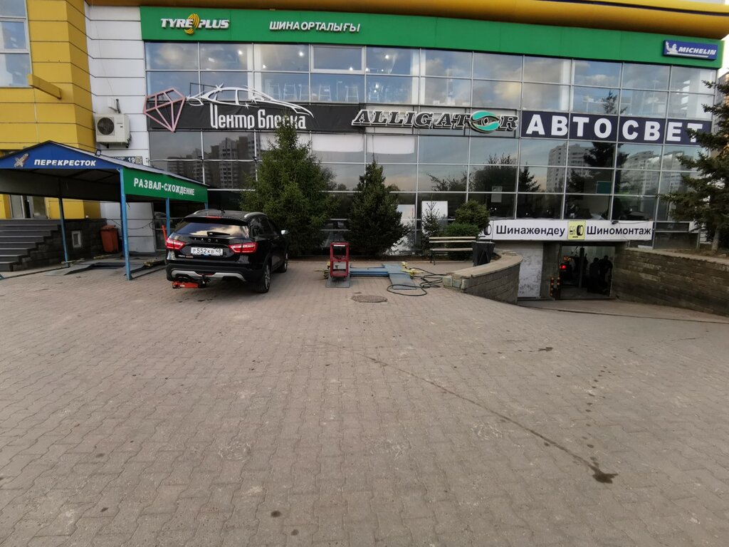 Car dealership Perekrestok, Astana, photo