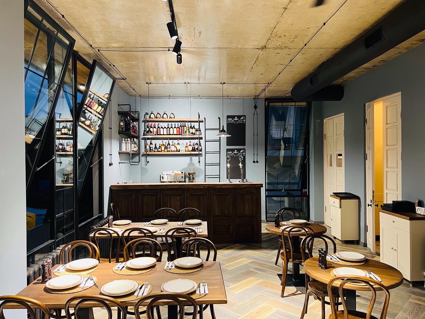 Фото Level Up Hotel & Restaurant