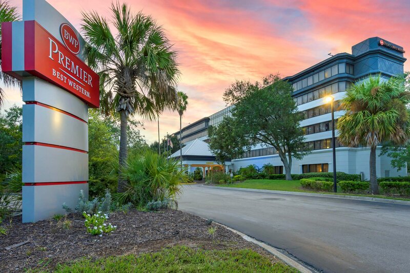 Гостиница Premier Jacksonville Deerwood Hotel