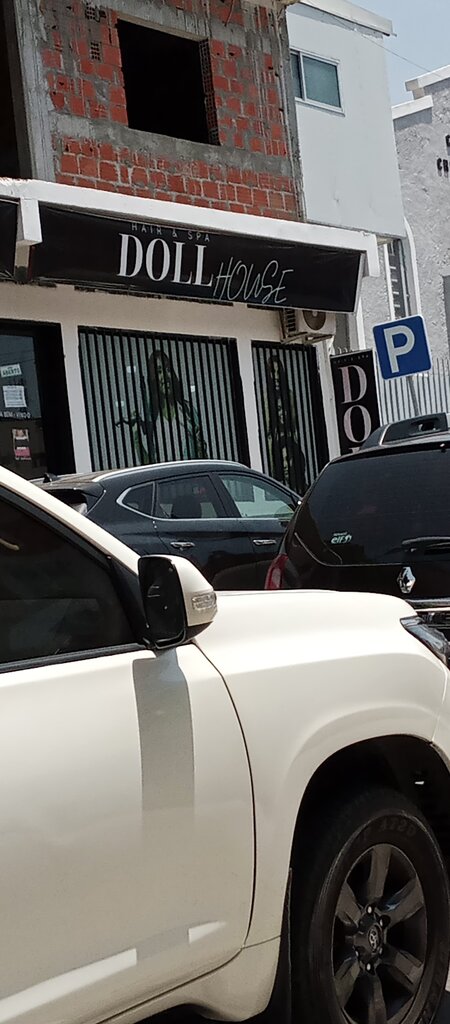 Beauty salon Doll House Hair & Nail Salon, Loanda, photo