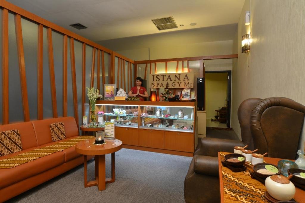 Фото Istana Hotel