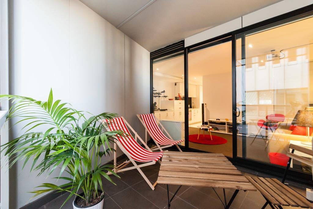 Фото Little Collins St - Beyond A Room Private Apartments