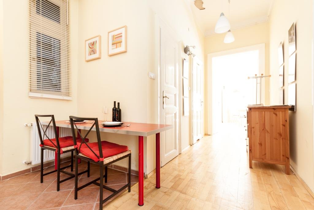 Фото Avantgarde Suites Broadway