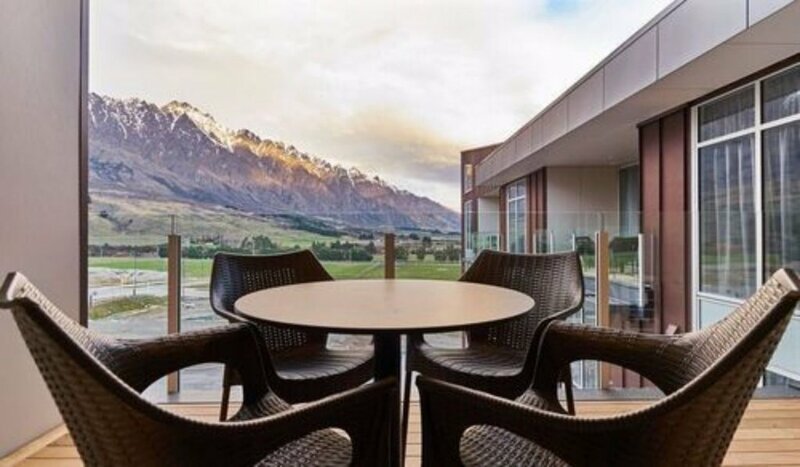 Гостиница Ramada Hotel & Suites Queenstown Remarkables Park в Куинстауне