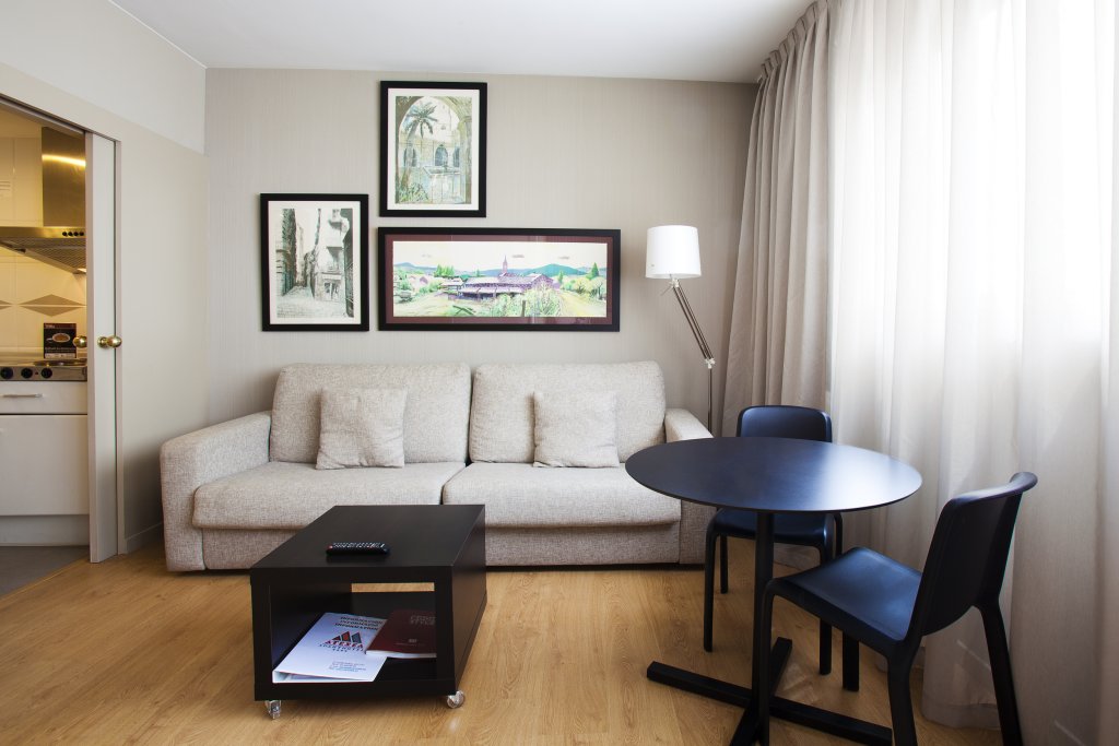Фото Aparthotel Atenea Barcelona