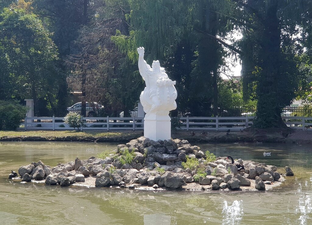 Genre sculpture Neptune, Sochi, photo