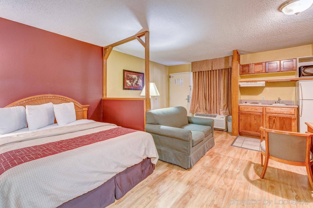 Фото HomeTowne Studios by Red Roof Amarillo West