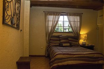 Фото B & B Comfy Inn