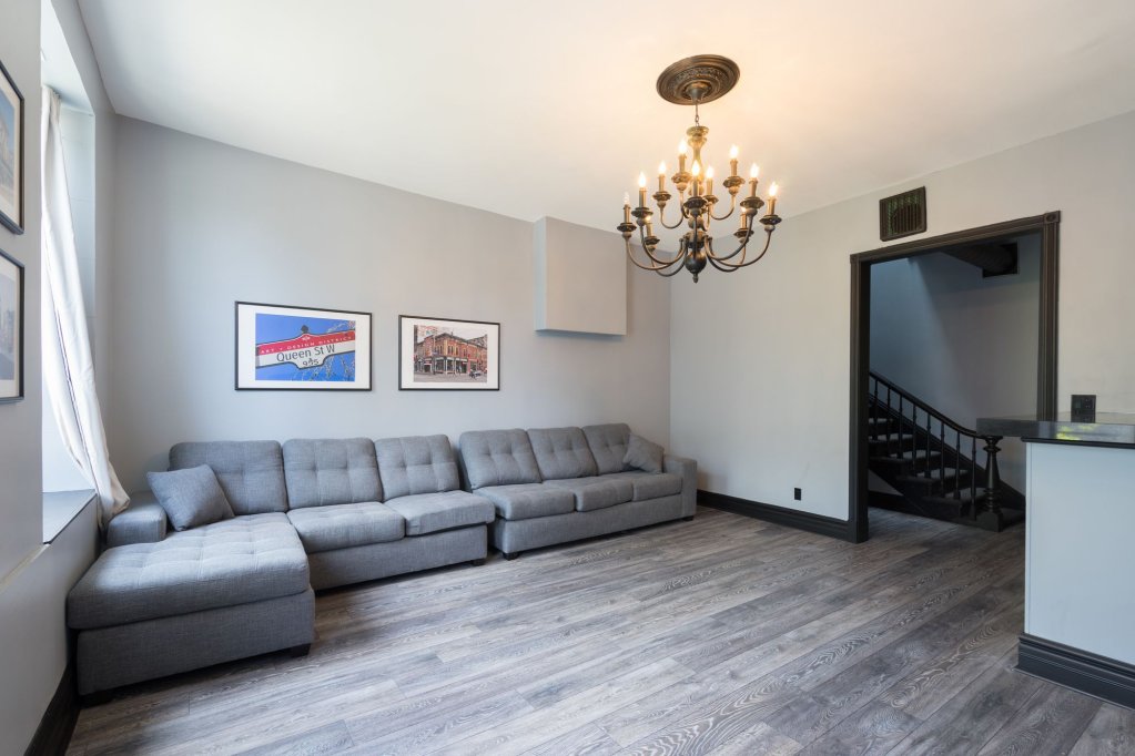 Фото Applewood Suites - West Queen West Loft