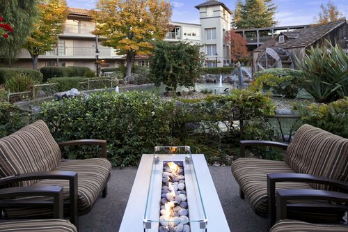 Гостиница Embassy Suites by Hilton Napa Valley в Напе