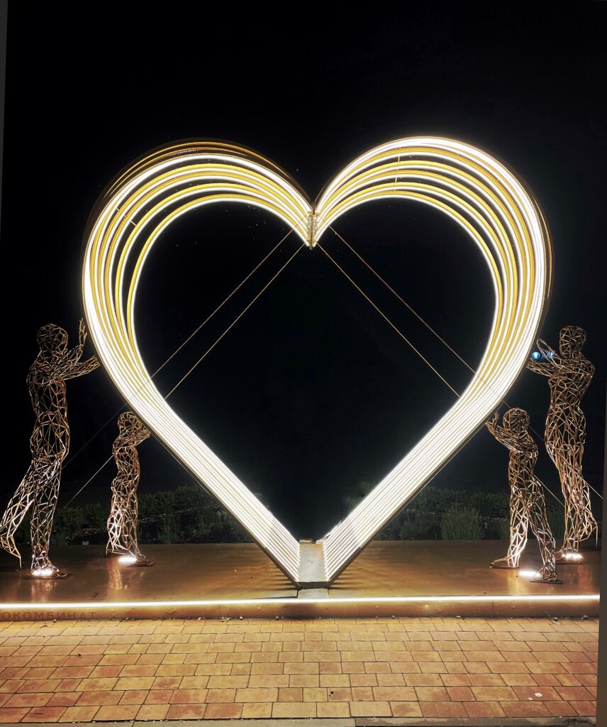 Жанровая скульптура Арт-объект Сердце Бреста, Брест, фото