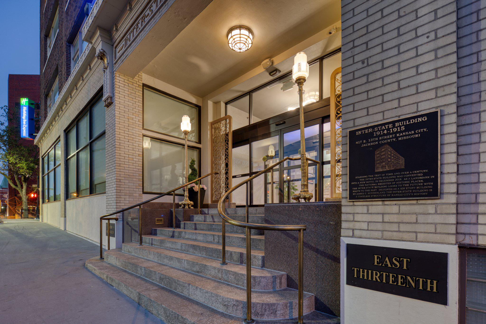 Фото Holiday Inn Express Kansas City Downtown, an Ihg Hotel