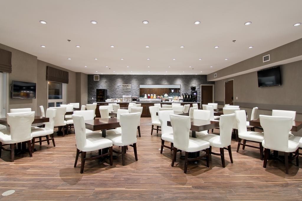 Фото Home Inn and Suites Regina Airport