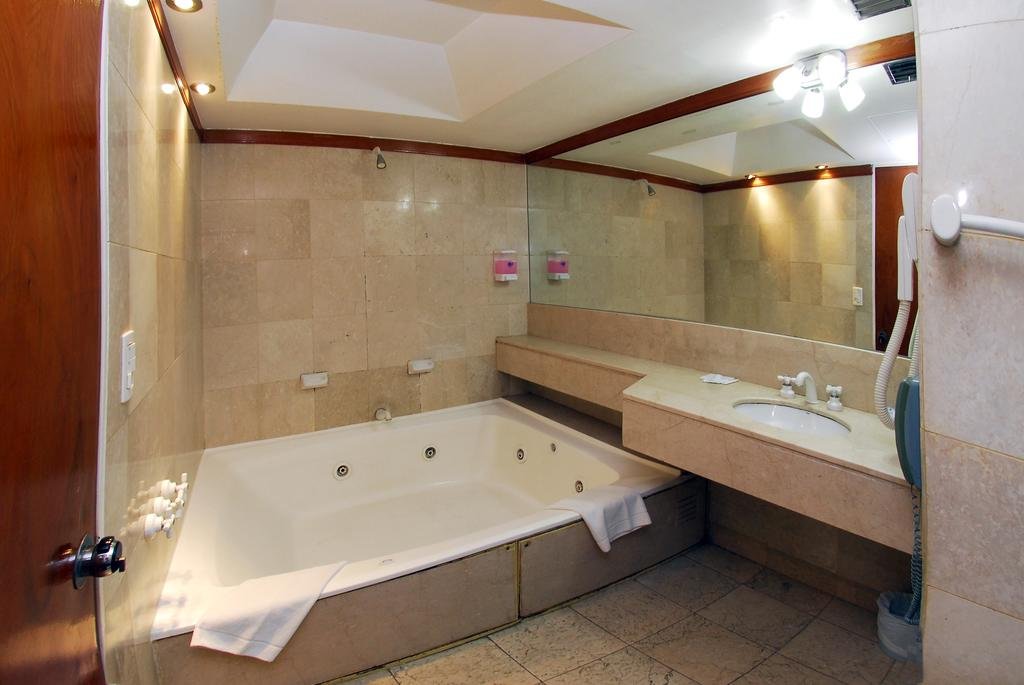 Фото Art Deco Hotel And Suites