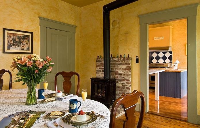 Фото One Centre Street Inn B & B