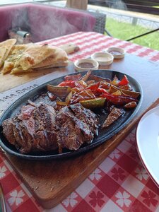 Mama Roma (Veteranov Avenue, 142), restaurante