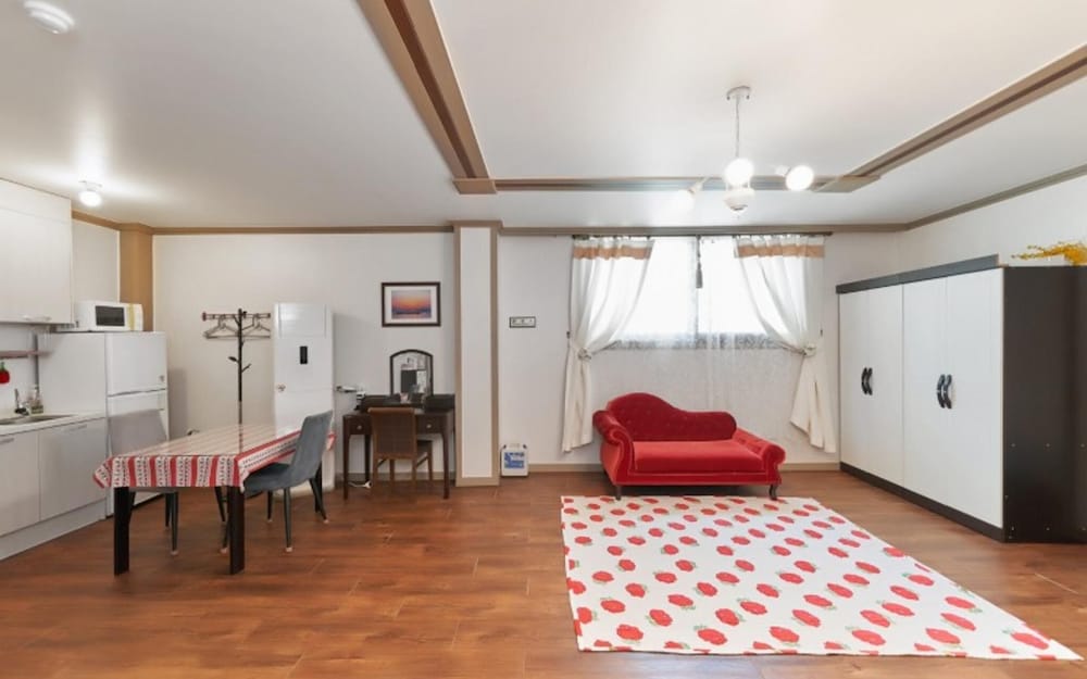 Фото Yeosu Expo Pension Hotel