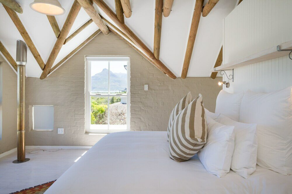 Фото Fin Whale Beach House