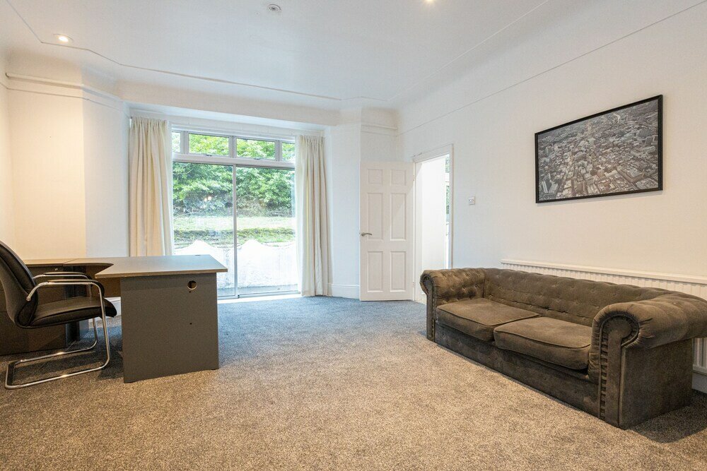 Фото Pillo Rooms - 4br House near Heaton Park
