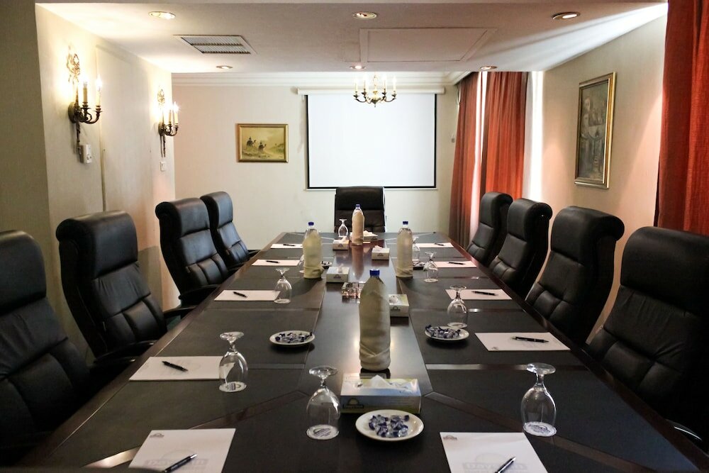 Фото Days Inn by Wyndham Hotel Suites Amman