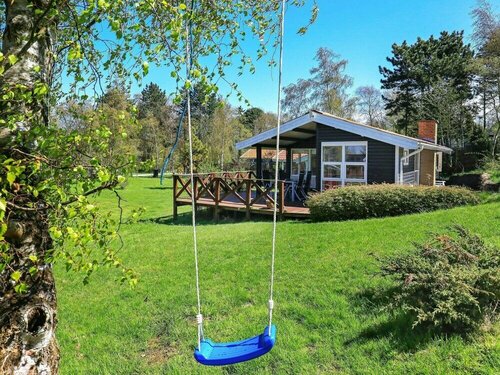 Гостиница Serene Holiday Home in Zealand near Sea