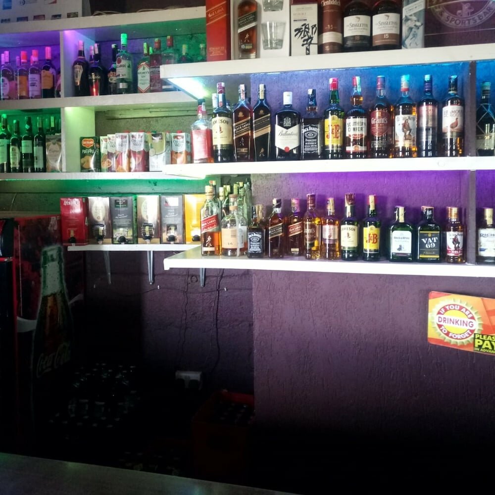 Hotel Hudson's Sports Bar and Restaurant, Earth, photo