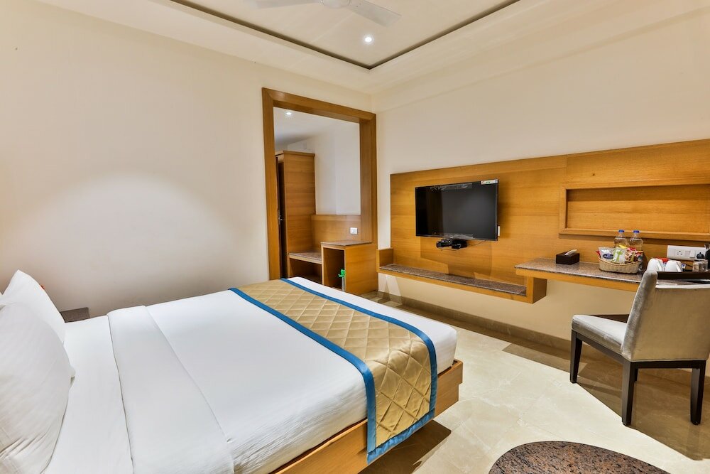 Фото Hotel Vbr Grand Inn