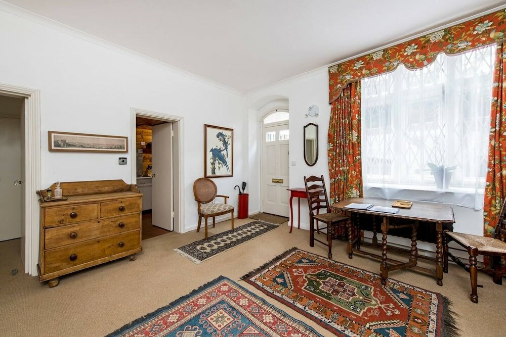 Фото Traditional 1 Bed in Chelsea Near Harrods