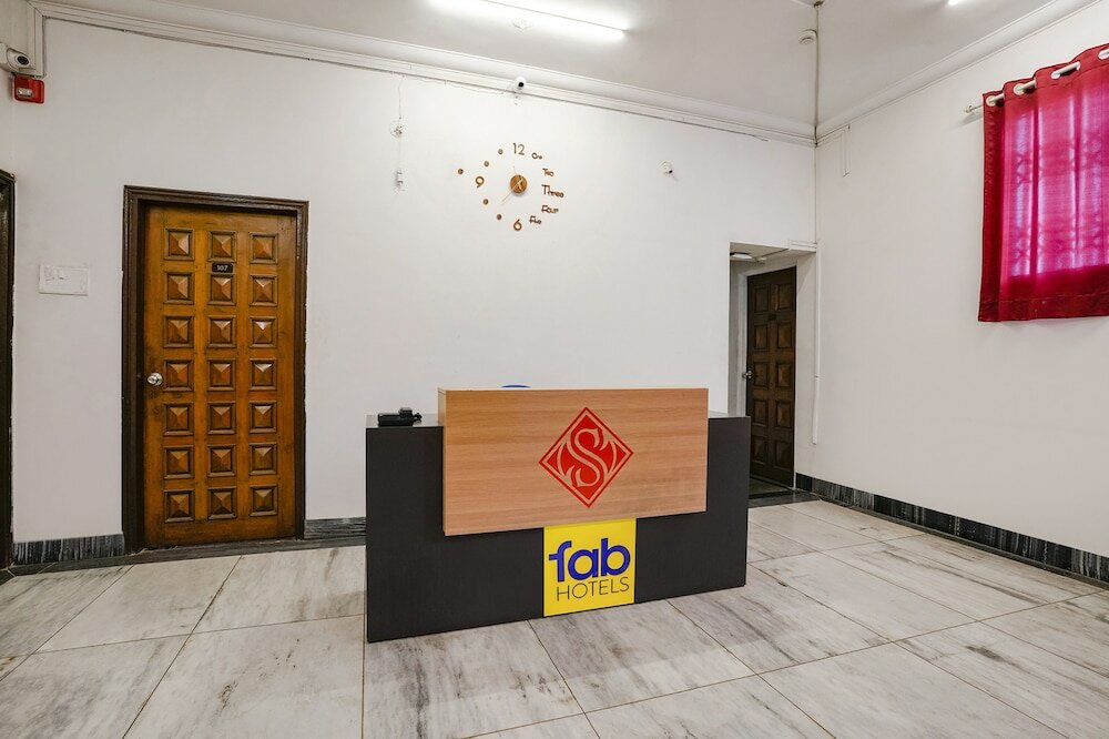 Фото Fabhotel Saubhagya Inn