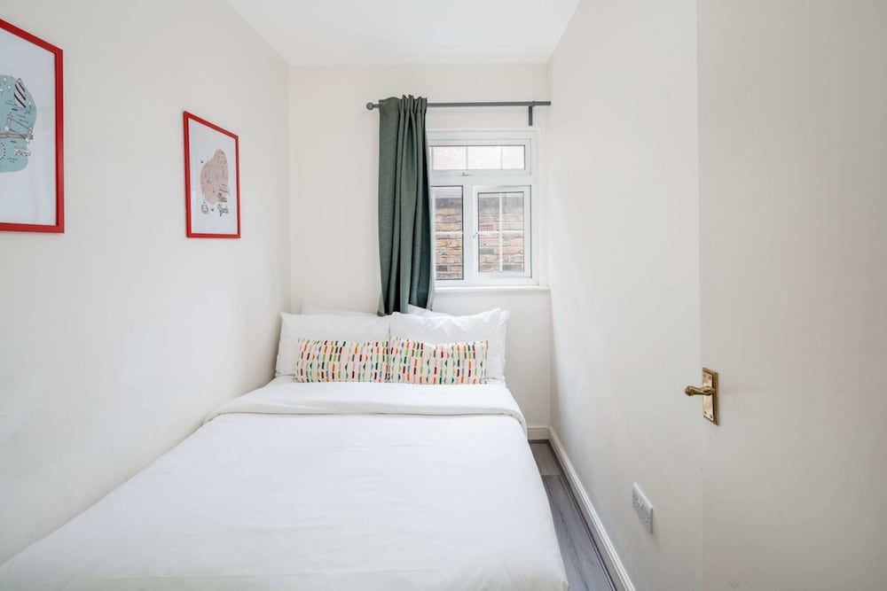 Фото Contemporary 2 Bedroom Apartment in Angel