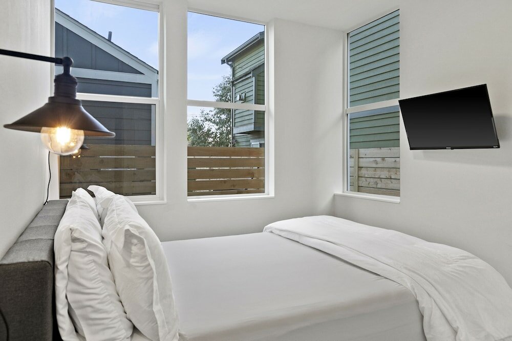 Фото Eco built Crown Hill Townhouse