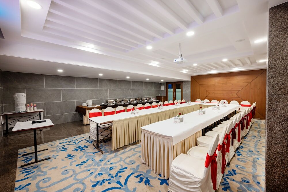 Фото Hotel Express Inn