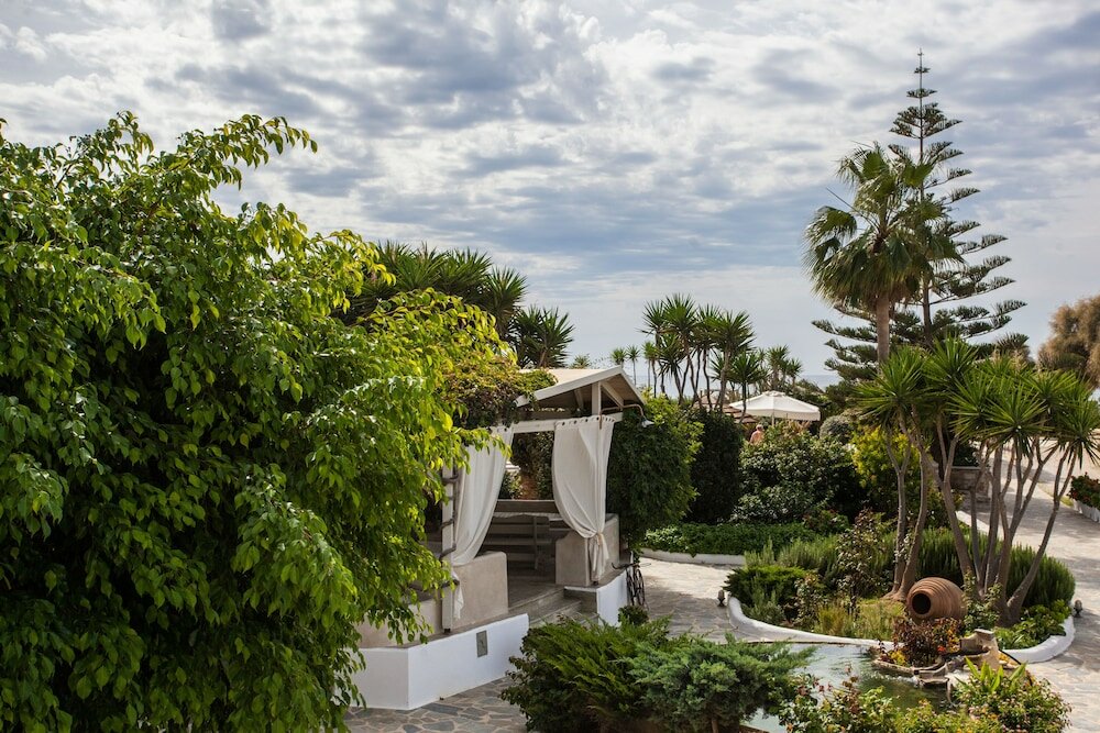 Фото Athina Studios & Suites