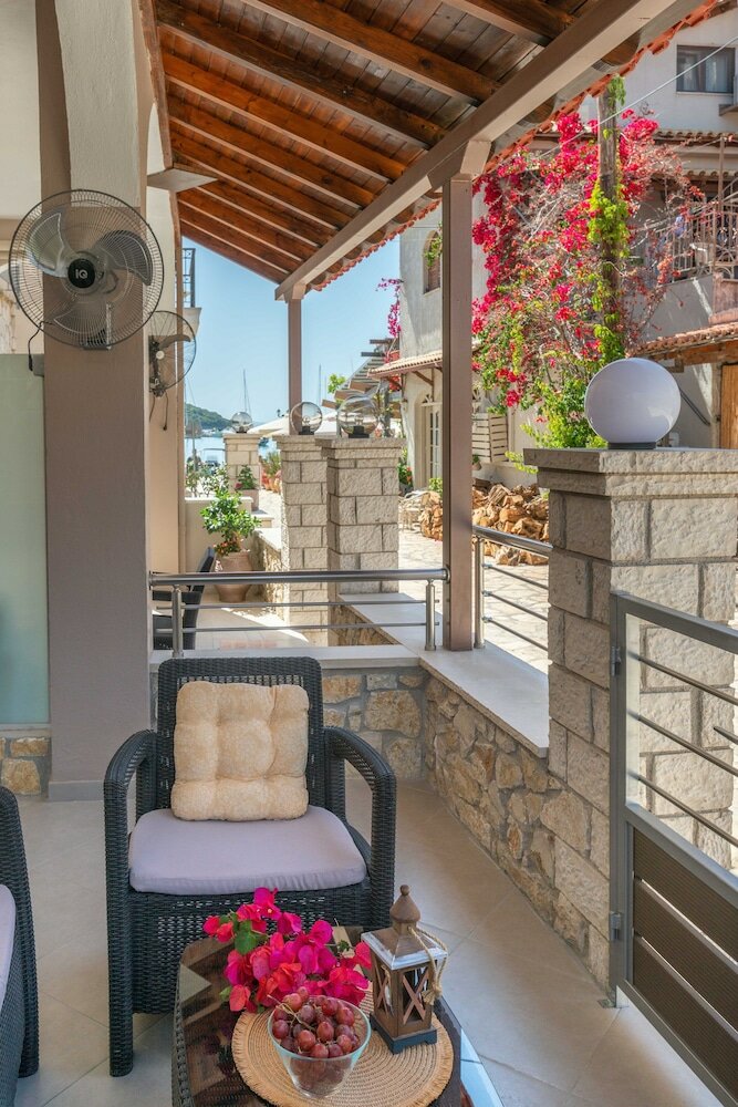 Фото Virvilis Apartments