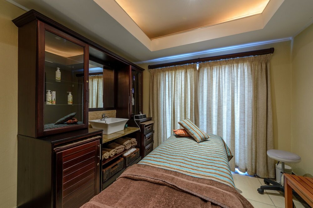 Фото Cayley Mountain Resort