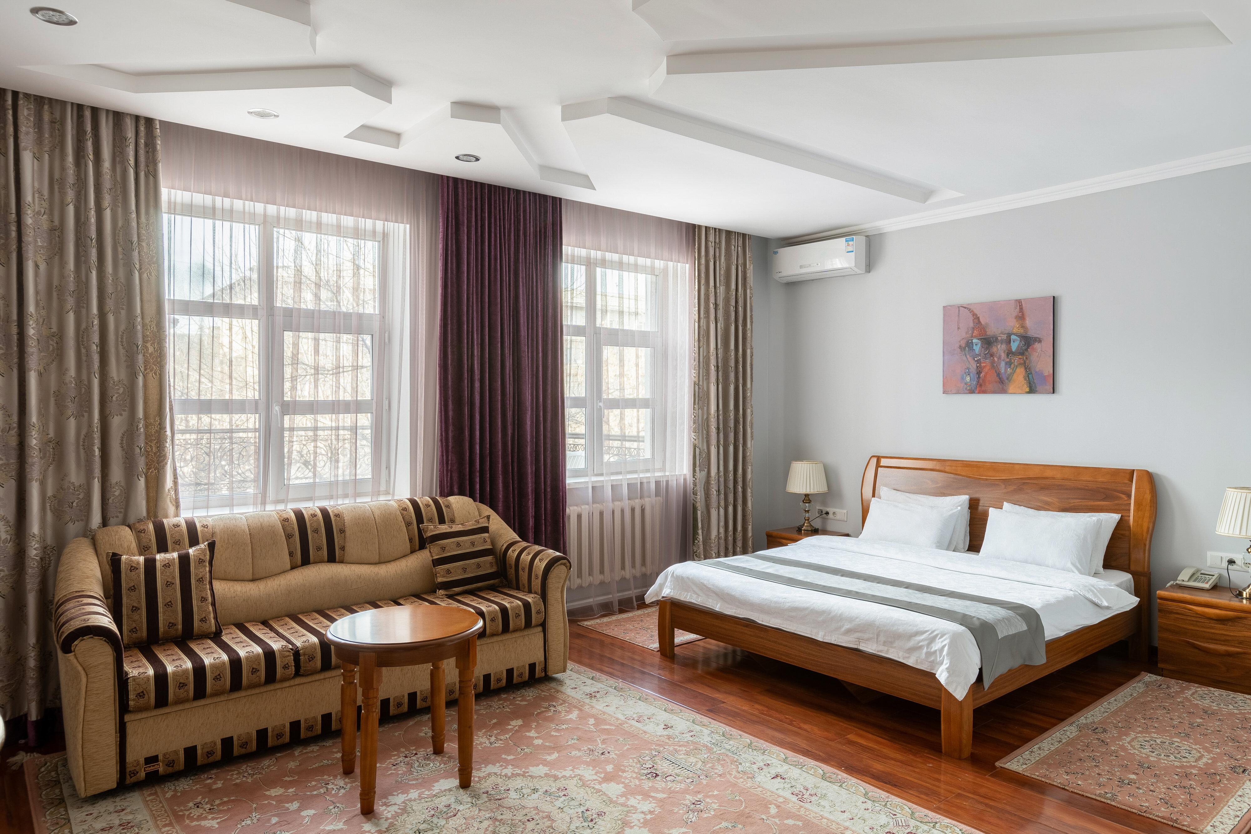 Фото Soluxe Bishkek Hotel