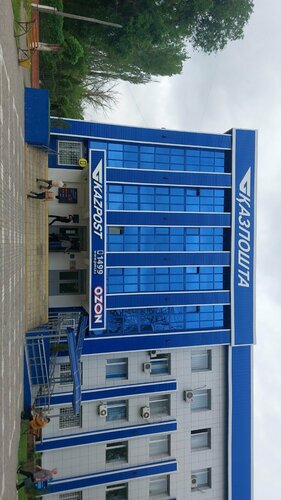 Семіз қыздар дәретханаға зәр шығарады