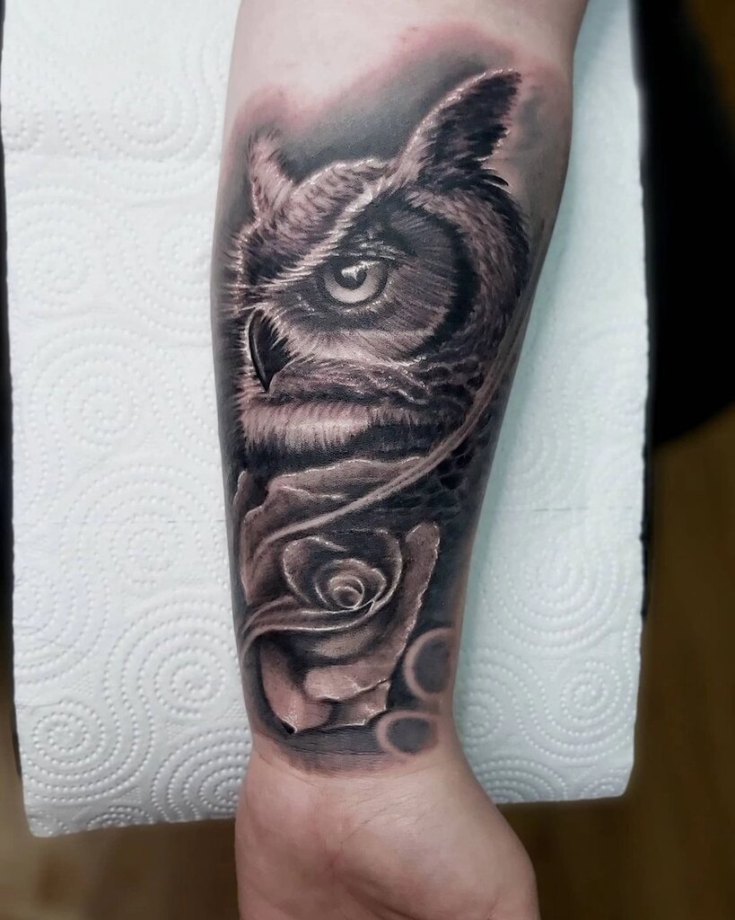 ورشة فنية Artistic Tattoo Studio ، ، صورة