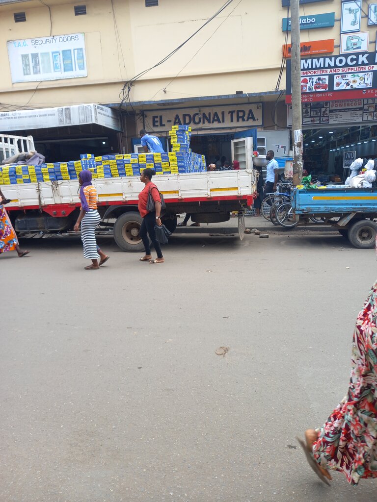 Hardware market El Adonai, Accra, photo