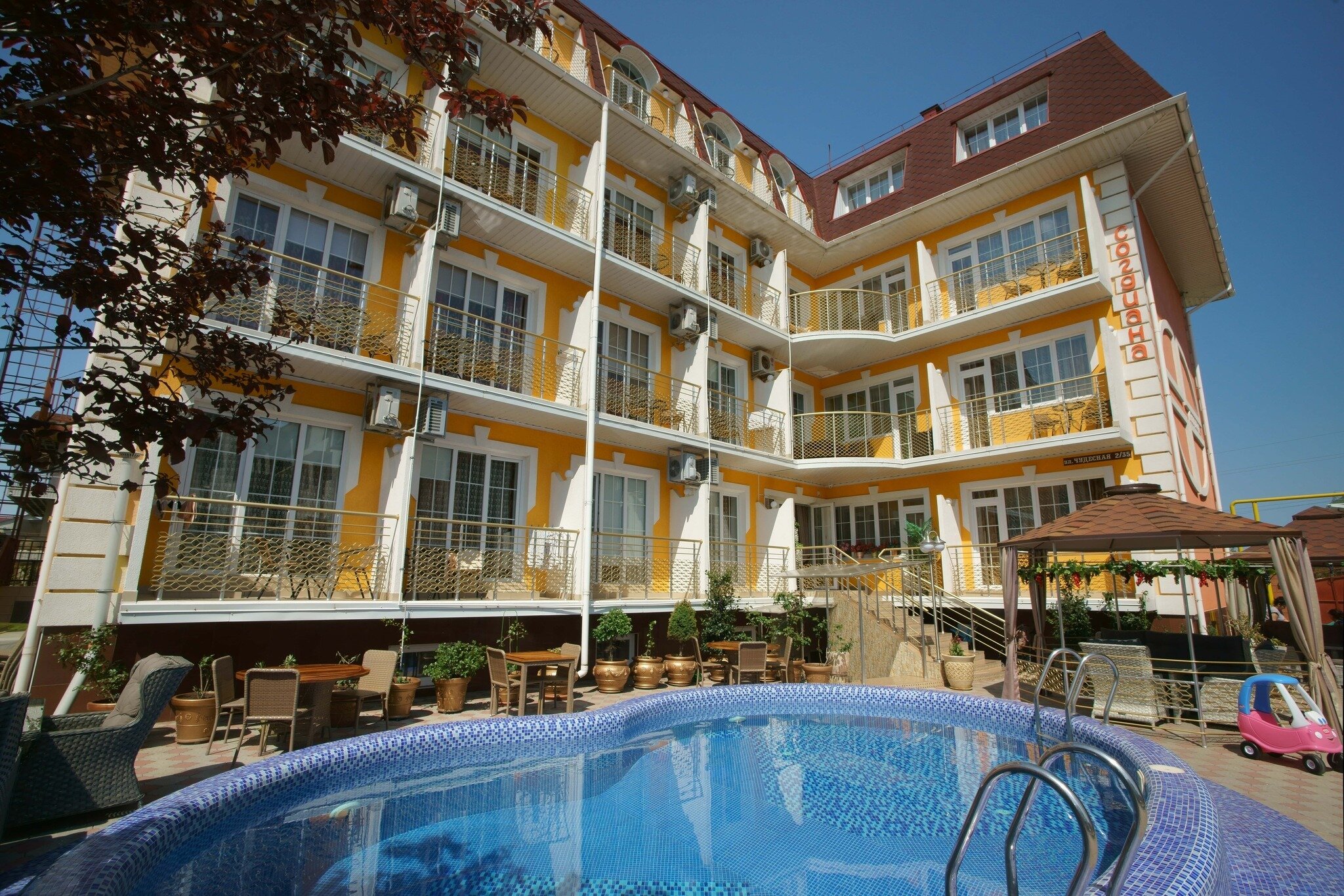 Фото отеля 1