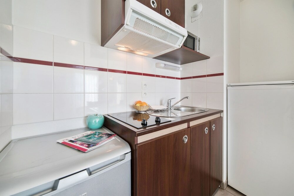 Фото Comfort Aparthotel Versailles Saint Cyr Lecole 