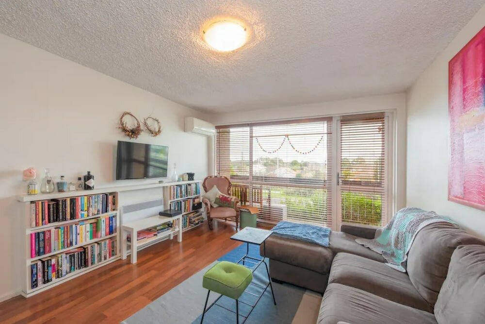 Фото Well-appointed Sunny 2 Bedroom Apartment in Northcote With Parking
