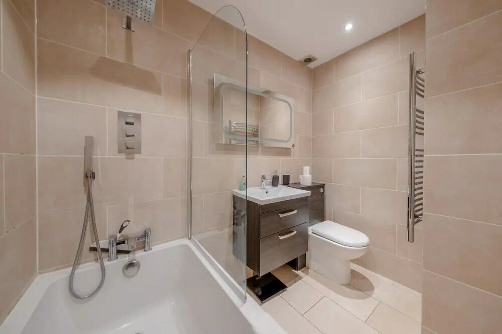 Фото Lovely 2 Bedroom Apartment With Great Transport Links