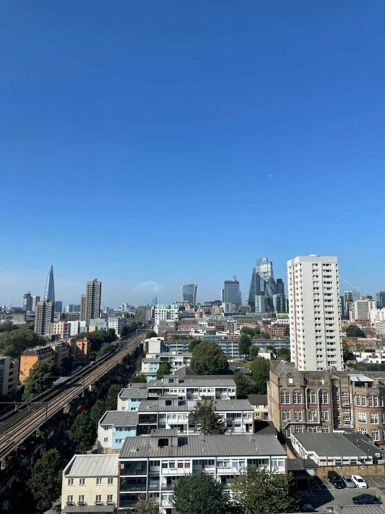 Фото Sleek 2bd Flat W/views of The Shard - Shadwell!