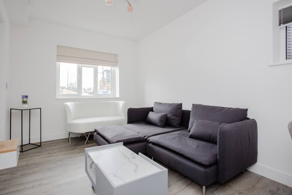 Фото Designer 2 Bedroom Apartment in West London